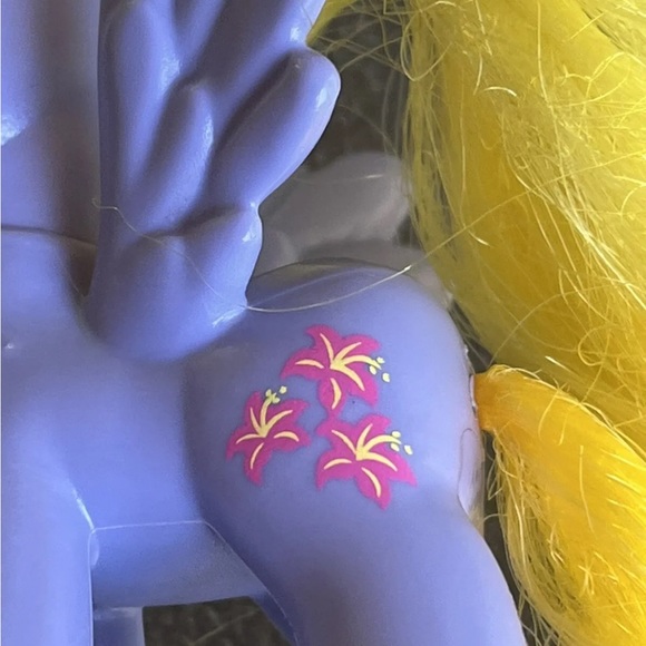 MLP My Little Pony LILY BLOSSOM G4 Figure Yellow Brushable Hair - Picture 6 of 7